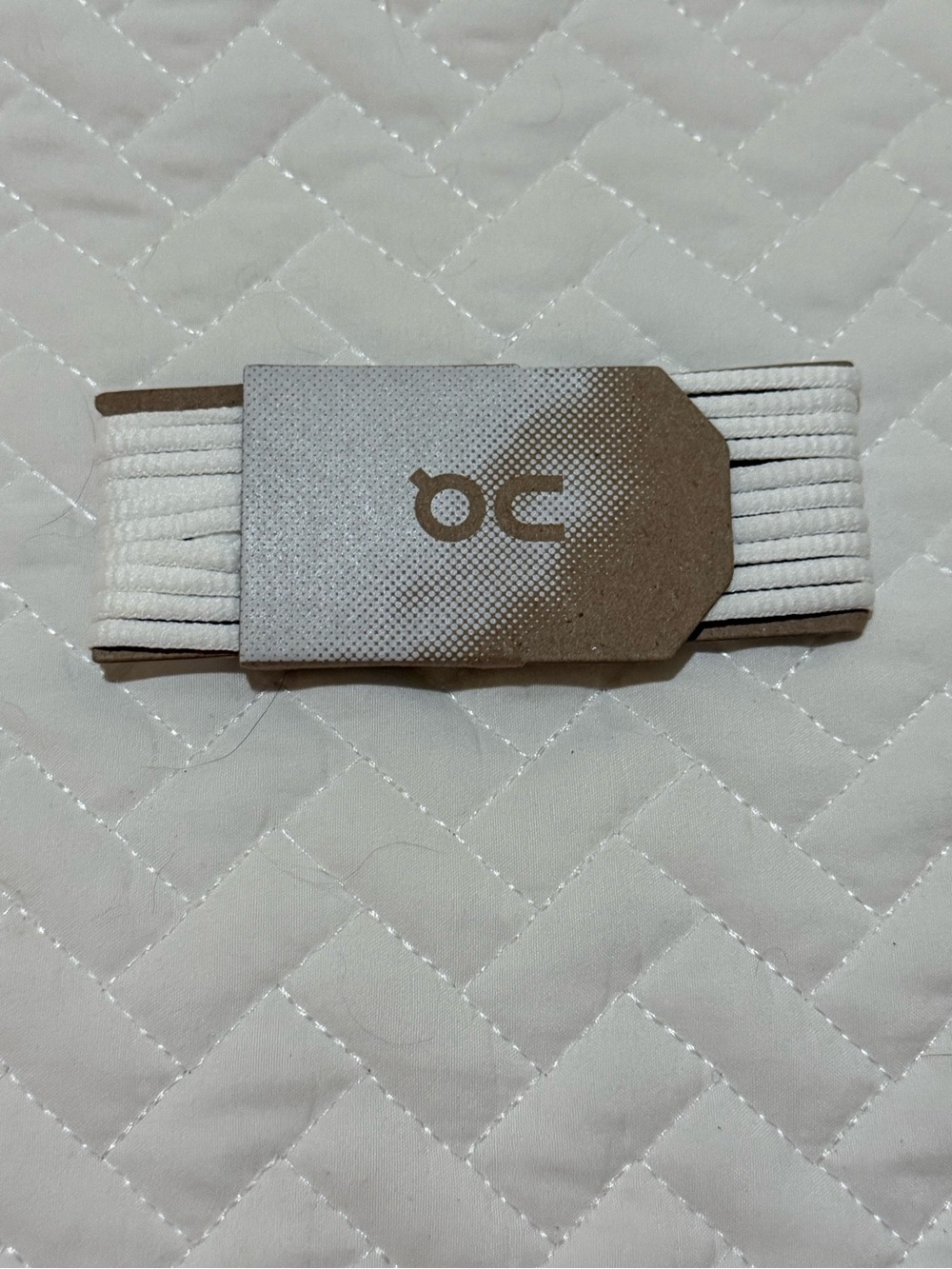 On Running White Elastic Shoelaces